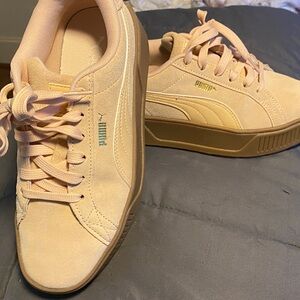 Puma Women’s Beige Sneakers